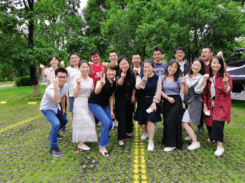 2018年度金博總部優(yōu)秀員工暢游河源萬綠谷